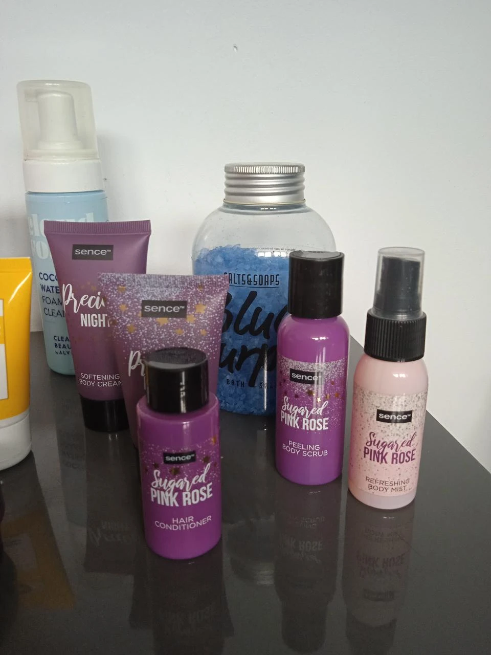 Gran lote de productos de belleza, suero, crema, exfoliante, sal de baño – photo 5